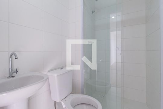 Banheiro de apartamento para alugar com 2 quartos, 40m² em Vila da Oportunidade, Carapicuíba