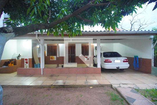 Área externa de casa à venda com 2 quartos, 180m² em Canudos, Novo Hamburgo