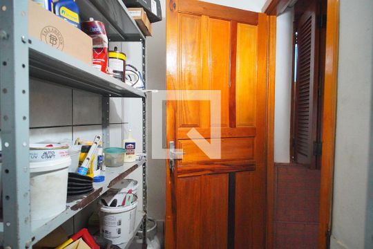 Despensa de casa à venda com 2 quartos, 180m² em Canudos, Novo Hamburgo