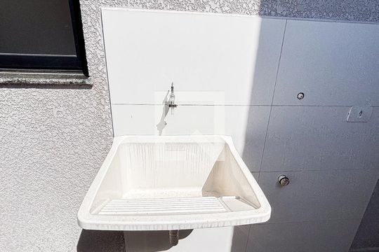 Área de Serviço de apartamento para alugar com 2 quartos, 58m² em Vila Eldizia, Santo André
