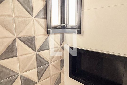 Banheiro da Suíte de apartamento para alugar com 2 quartos, 58m² em Vila Eldizia, Santo André