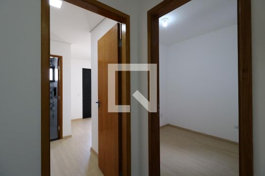 Corredor de apartamento para alugar com 2 quartos, 115m² em Vila Eldizia, Santo André