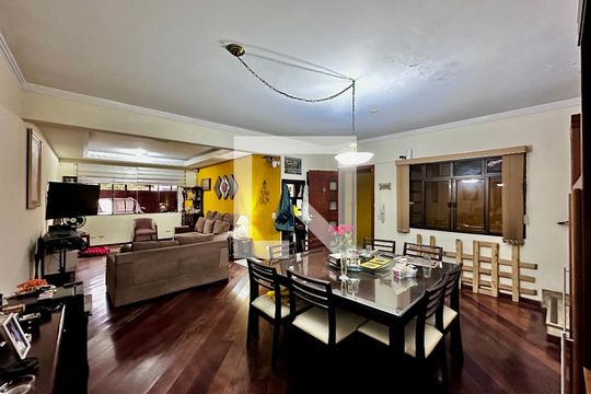 Casa à venda com 4 quartos, 204m² em Jardim das Acacias, São Paulo