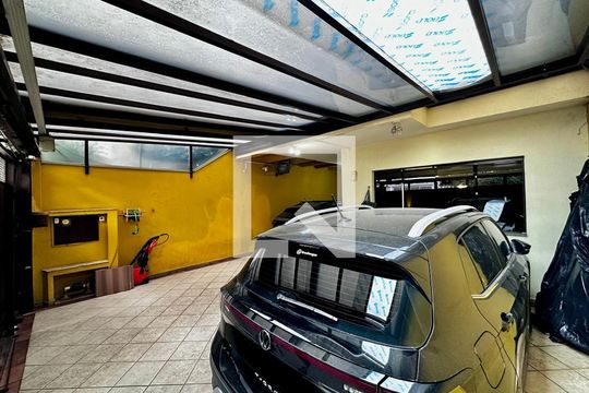 Garagem de casa à venda com 4 quartos, 204m² em Jardim das Acacias, São Paulo