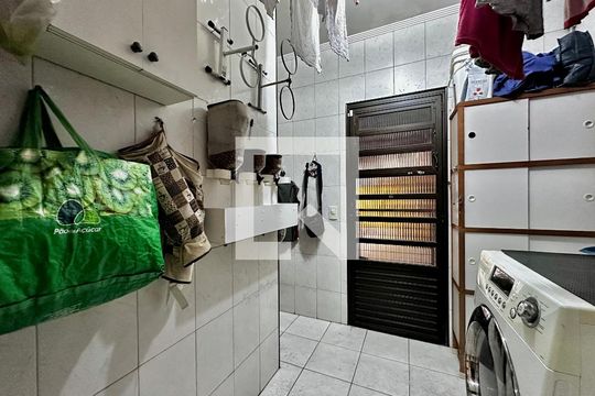 Área de Serviço de casa à venda com 4 quartos, 204m² em Jardim das Acacias, São Paulo