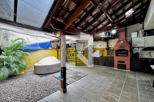 Quintal de casa à venda com 4 quartos, 204m² em Jardim das Acacias, São Paulo