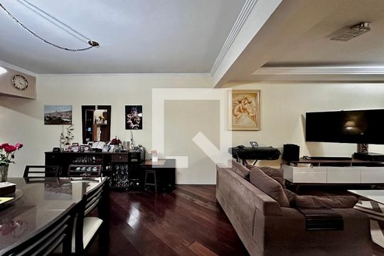 Sala de casa à venda com 4 quartos, 204m² em Jardim das Acacias, São Paulo