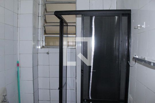 Banheiro social de kitnet/studio à venda com 1 quarto, 21m² em Santa Ifigênia, São Paulo