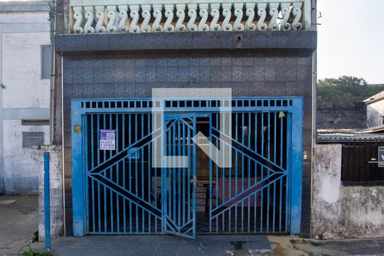 Fachada de casa à venda com 5 quartos, 270m² em Piraporinha, Diadema