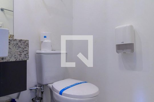 Banheiro de kitnet/studio à venda com 0 quarto, 22m² em Jardim das Acacias, São Paulo
