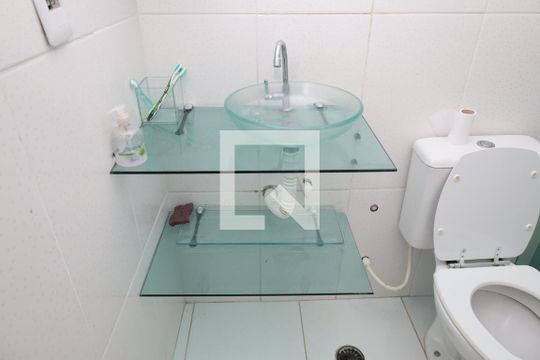 Banheiro de apartamento à venda com 2 quartos, 50m² em Conjunto Residencial José Bonifácio, São Paulo
