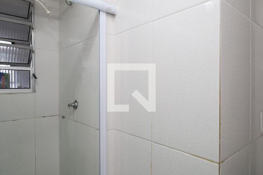 Banheiro de apartamento à venda com 2 quartos, 50m² em Conjunto Residencial José Bonifácio, São Paulo