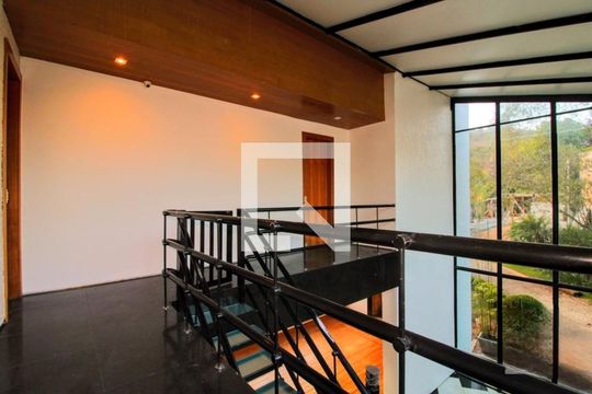 Escada de casa à venda com 4 quartos, 360m² em , Nova Lima