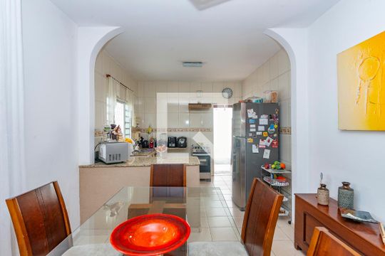 Sala 2 de casa à venda com 3 quartos, 150m² em Salgado Filho, Belo Horizonte
