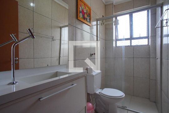 Banheiro Corredor de apartamento à venda com 4 quartos, 114m² em São Geraldo, Porto Alegre