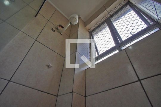 Banheiro Corredor de apartamento à venda com 4 quartos, 114m² em São Geraldo, Porto Alegre