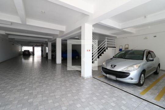 Garagem de apartamento para alugar com 2 quartos, 47m² em Vila Eldizia, Santo André
