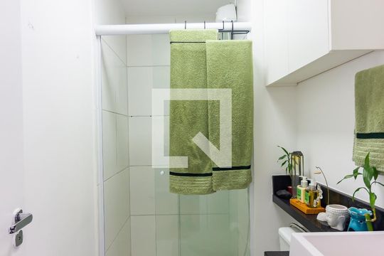 Banheiro de apartamento à venda com 1 quarto, 30m² em Bonfim, Osasco