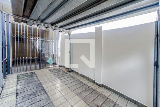 Garagem de casa à venda com 5 quartos, 283m² em Cambuci, São Paulo