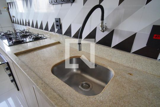 Cozinha de apartamento à venda com 2 quartos, 43m² em Jardim Dona Leopoldina, Porto Alegre