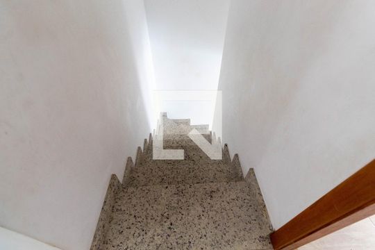 Escada de casa de condomínio à venda com 2 quartos, 65m² em Vila Pierina, São Paulo