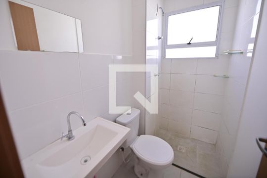 Banheiro de apartamento para alugar com 2 quartos, 48m² em Setor Morada do Sol, Goiânia