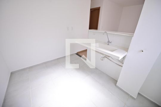 Cozinha e Área de Serviço de apartamento para alugar com 2 quartos, 48m² em Setor Morada do Sol, Goiânia