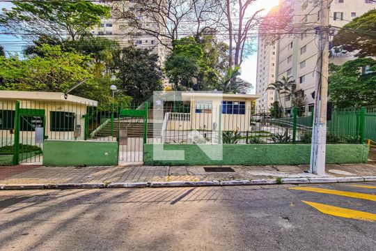 Fachada de apartamento para alugar com 2 quartos, 50m² em Vila Irmaos Arnoni, São Paulo