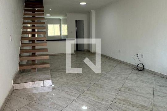 Sala de casa de condomínio à venda com 2 quartos, 140m² em Tanque, Rio de Janeiro