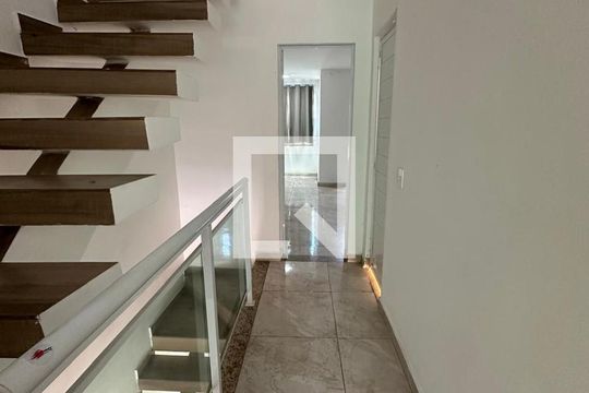 Sala de casa de condomínio à venda com 2 quartos, 140m² em Tanque, Rio de Janeiro