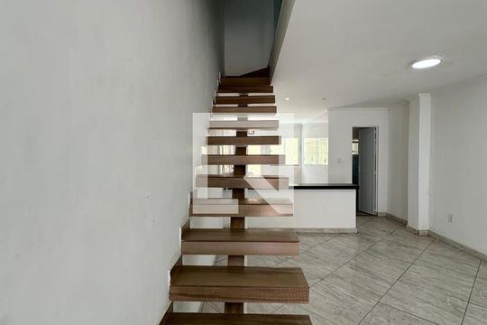 Sala de casa de condomínio à venda com 2 quartos, 140m² em Tanque, Rio de Janeiro