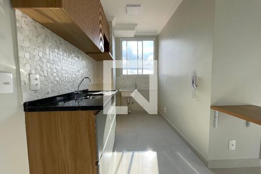 Cozinha de apartamento para alugar com 2 quartos, 37m² em Vila Gomes, São Paulo