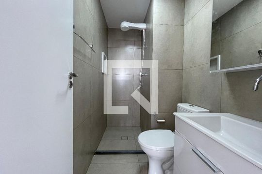 Banheiro de apartamento para alugar com 2 quartos, 37m² em Vila Gomes, São Paulo