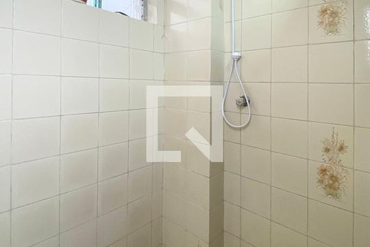 Banheiro de apartamento para alugar com 2 quartos, 60m² em Centro, São Leopoldo