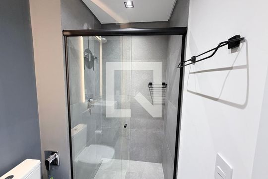 Banheiro de apartamento para alugar com 1 quarto, 25m² em Vila Regente Feijó, São Paulo