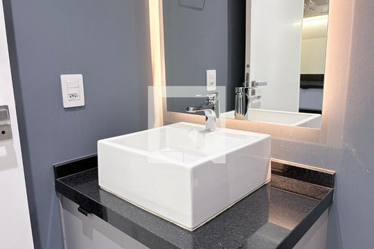 Banheiro de apartamento para alugar com 1 quarto, 25m² em Vila Regente Feijó, São Paulo