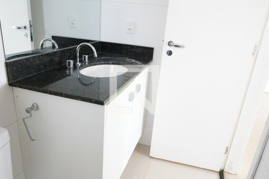 Banheiro de apartamento para alugar com 1 quarto, 50m² em Jardim Anália Franco, São Paulo