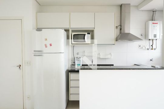 Cozinha de apartamento para alugar com 1 quarto, 50m² em Jardim Anália Franco, São Paulo