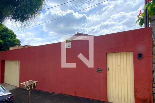 Fachada de casa à venda com 4 quartos, 226m² em Betânia, Belo Horizonte