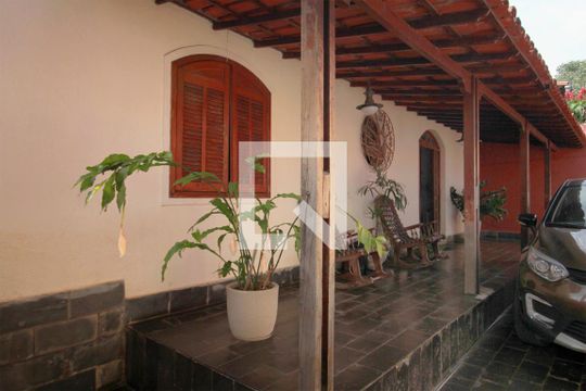 Varanda frente de casa à venda com 4 quartos, 226m² em Betânia, Belo Horizonte