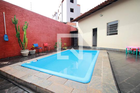 Quintal de casa à venda com 4 quartos, 226m² em Betânia, Belo Horizonte