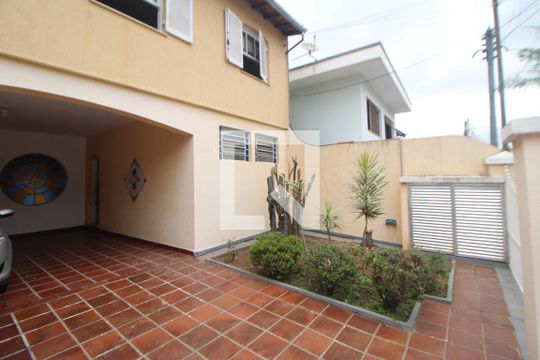 Garagem de casa para alugar com 3 quartos, 210m² em Jardim Franca, São Paulo