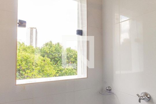 Banheiro de kitnet/studio para alugar com 1 quarto, 23m² em Tatuapé, São Paulo