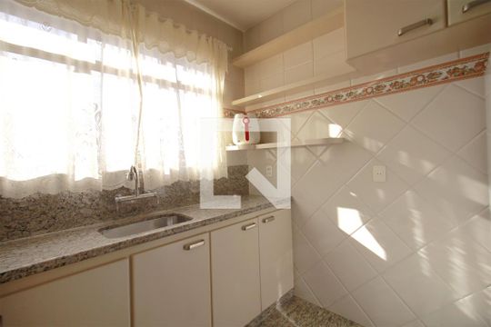 Cozinha de apartamento para alugar com 3 quartos, 150m² em Santa Efigênia, Belo Horizonte