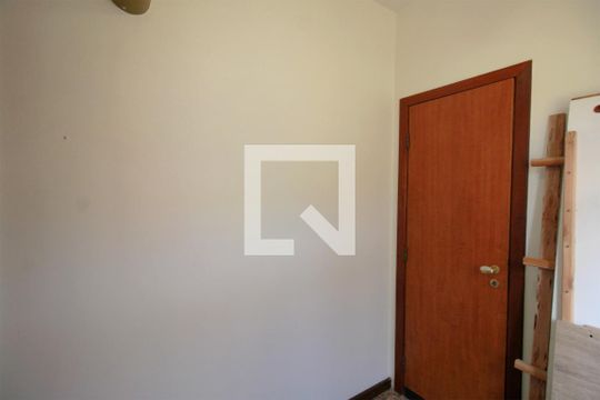 Quarto de Serviço de apartamento para alugar com 3 quartos, 150m² em Santa Efigênia, Belo Horizonte