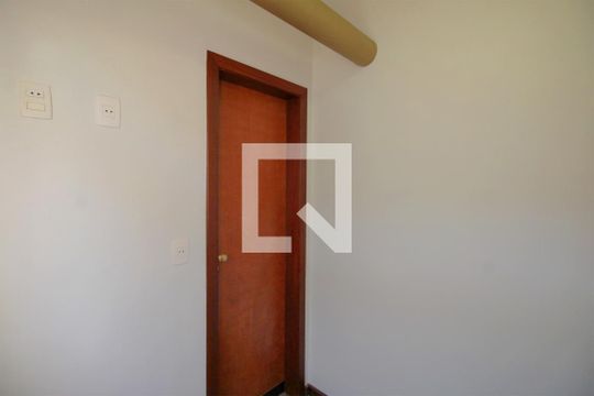 Quarto de Serviço de apartamento para alugar com 3 quartos, 150m² em Santa Efigênia, Belo Horizonte