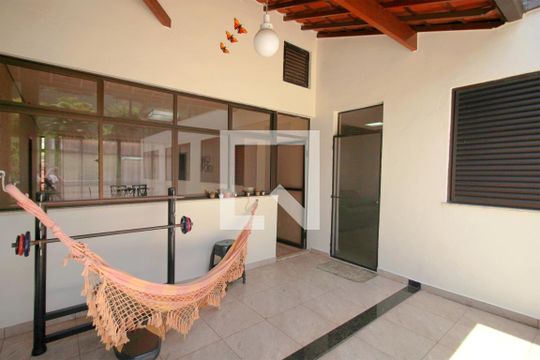 Quintal de casa à venda com 4 quartos, 270m² em Santa Cruz, Belo Horizonte