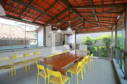 Mezanino de casa à venda com 4 quartos, 270m² em Santa Cruz, Belo Horizonte