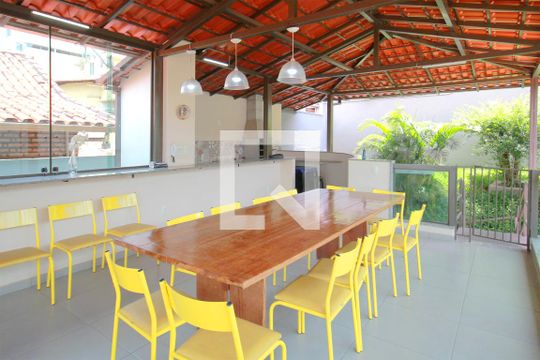 Mezanino de casa à venda com 4 quartos, 270m² em Santa Cruz, Belo Horizonte