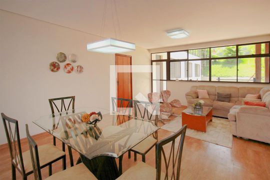 Casa à venda com 4 quartos, 270m² em Santa Cruz, Belo Horizonte
